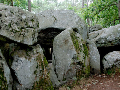 Menhirs, dolmen, alignements
